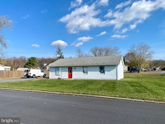 view of front of house featuring a front yard