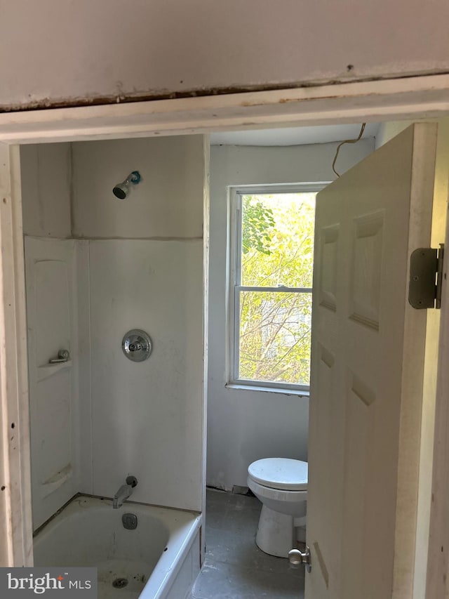 bathroom featuring toilet and shower / tub combination