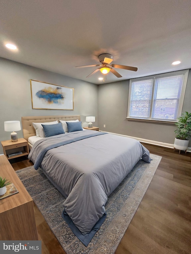 bedroom featuring a textured ceiling, dark hardwood / wood-style floors, and ceiling fan