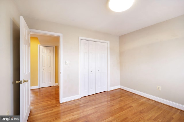 unfurnished bedroom featuring light wood-type flooring and a closet