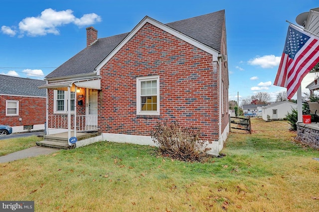 bungalow featuring a front yard