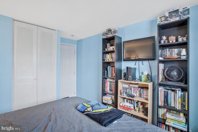 bedroom with a closet