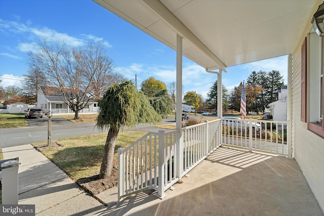 balcony featuring covered porch