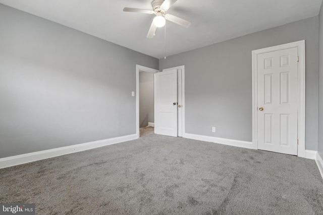 carpeted empty room featuring ceiling fan