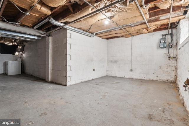 basement featuring washer / dryer