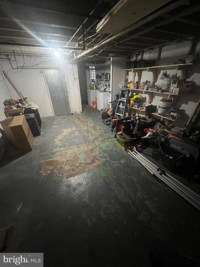 basement with washing machine and dryer