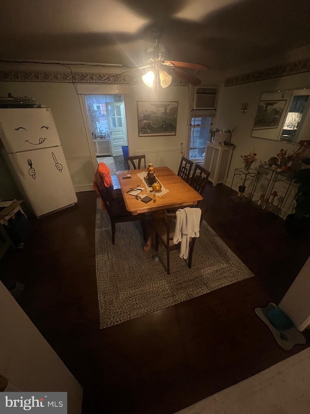 dining space featuring ceiling fan