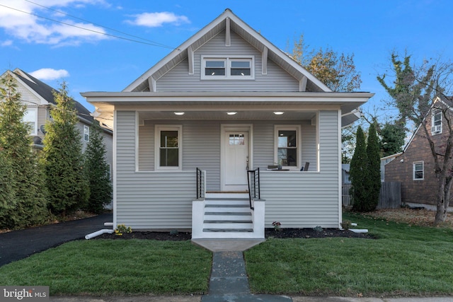 bungalow-style home featuring a front lawn