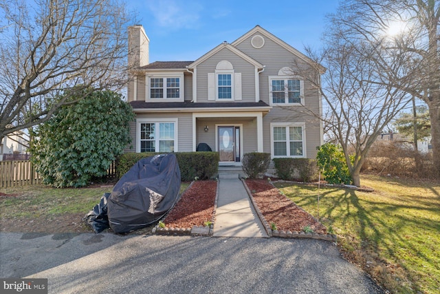 view of front of property featuring a front yard