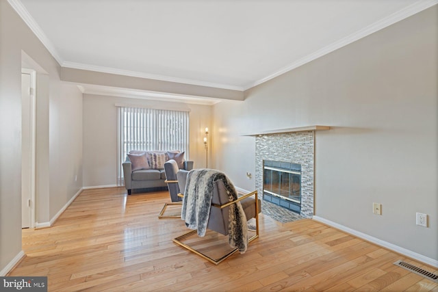 living room featuring crown molding and light hardwood / wood-style floors