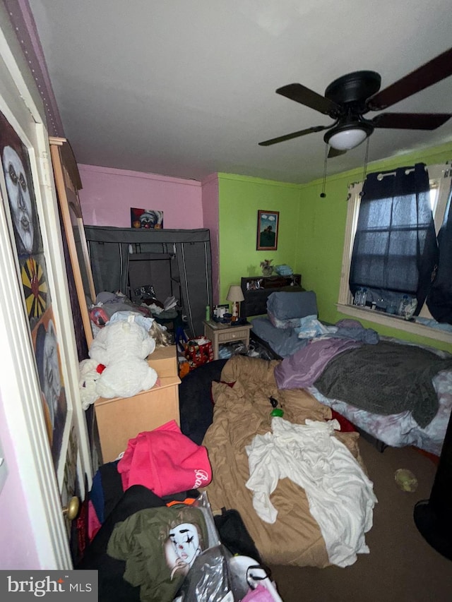 bedroom featuring ceiling fan