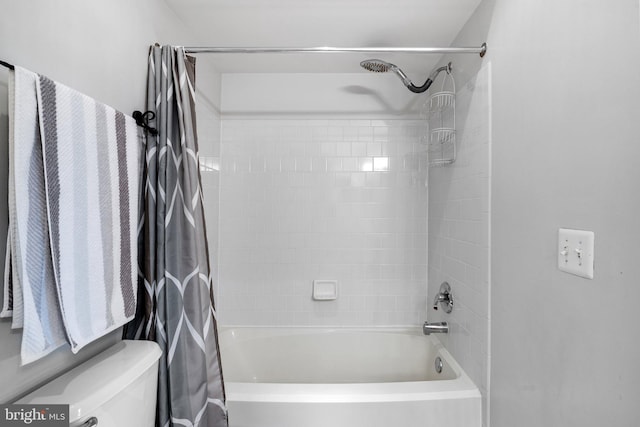 full bathroom featuring shower / bathtub combination with curtain and toilet