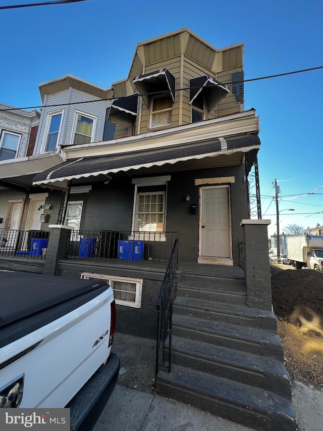 multi unit property featuring a porch