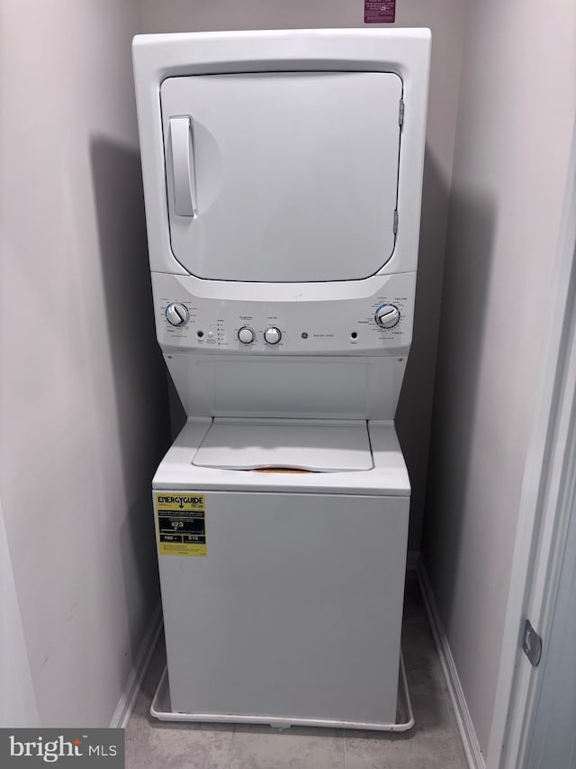 laundry room featuring stacked washer / drying machine