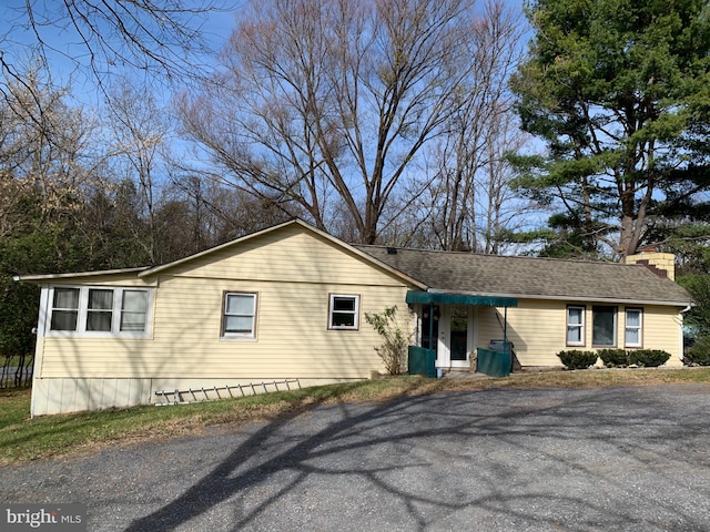 view of front of property