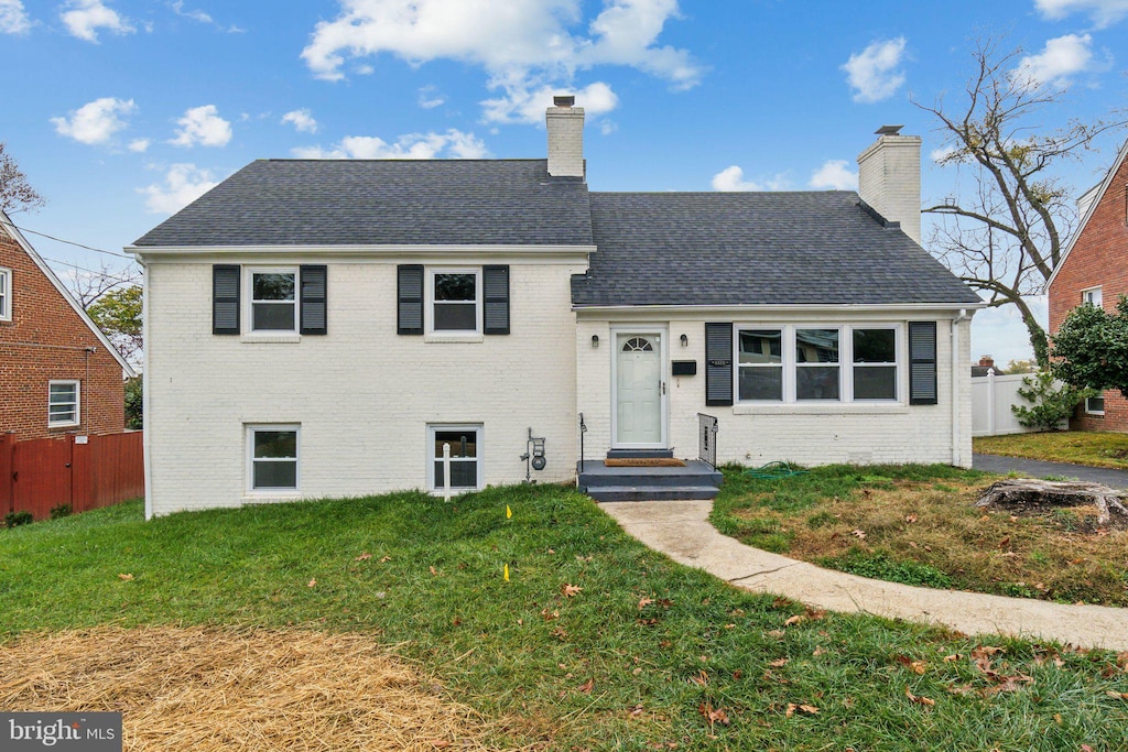 split level home with a front lawn