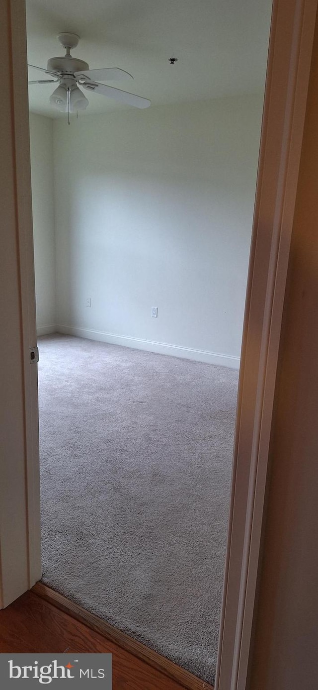 unfurnished room with light carpet and ceiling fan