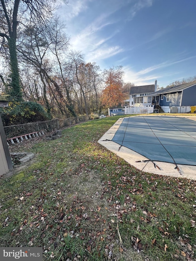 view of yard with a covered pool