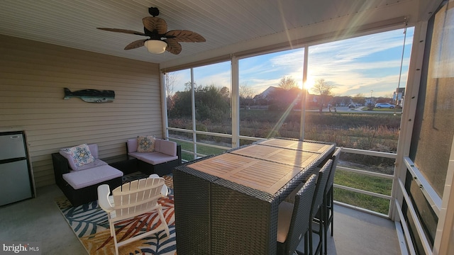 sunroom featuring ceiling fan