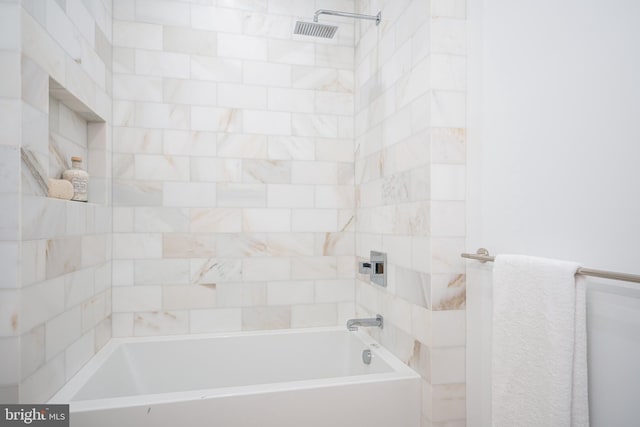 bathroom featuring tiled shower / bath combo