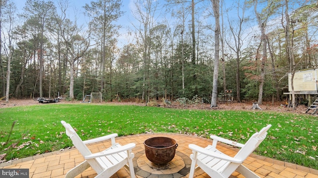 view of yard featuring a patio