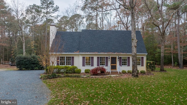 cape cod house featuring a front lawn