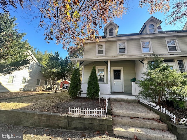 view of front of house featuring covered porch