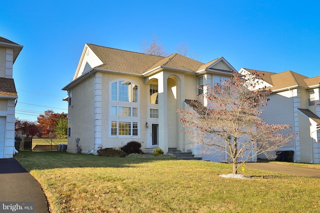 view of front facade featuring a front yard