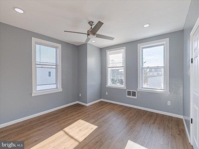 empty room featuring light hardwood / wood-style floors and ceiling fan