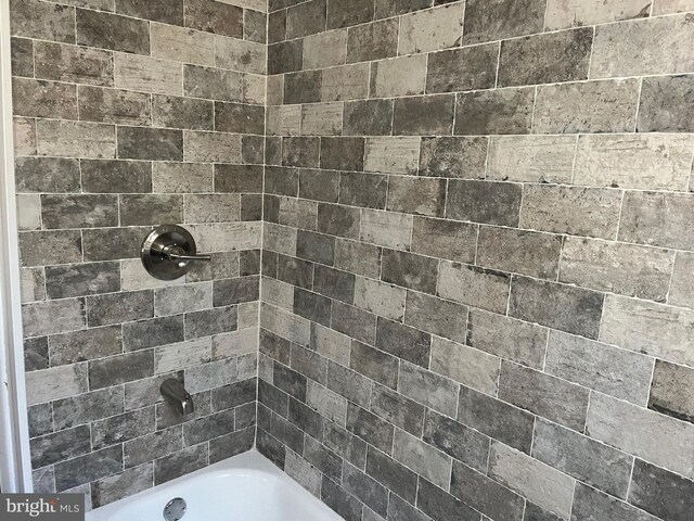 1635 S Etting St, Philadelphia, PA 19145 - bathroom featuring shower / washtub combination