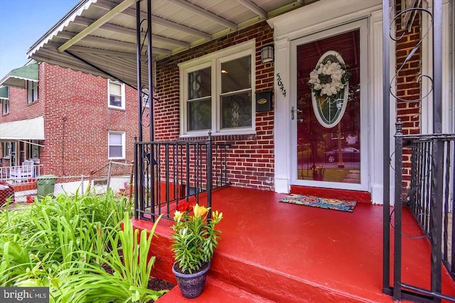 property entrance featuring a porch