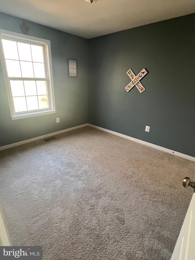 view of carpeted spare room