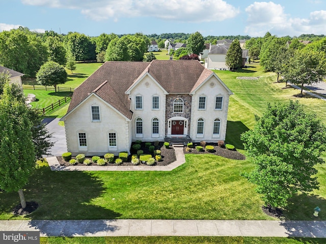 view of front of house featuring a front yard