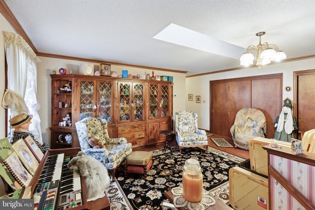 living room featuring crown molding, wood-type flooring, a textured ceiling, and a notable chandelier