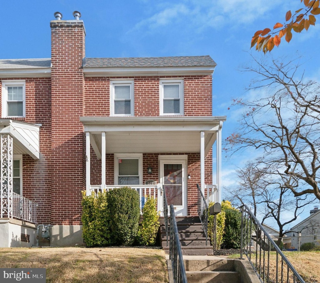 view of front of property featuring a porch