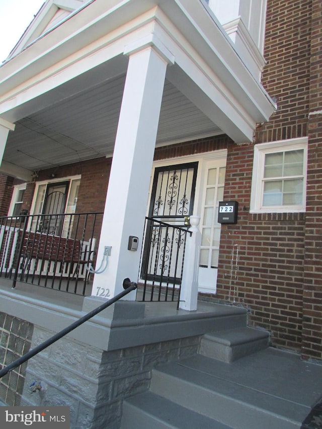 entrance to property featuring a porch