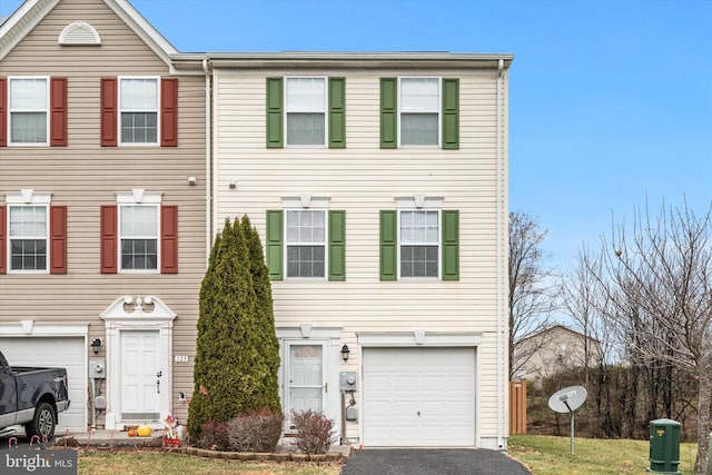 townhome / multi-family property featuring a garage