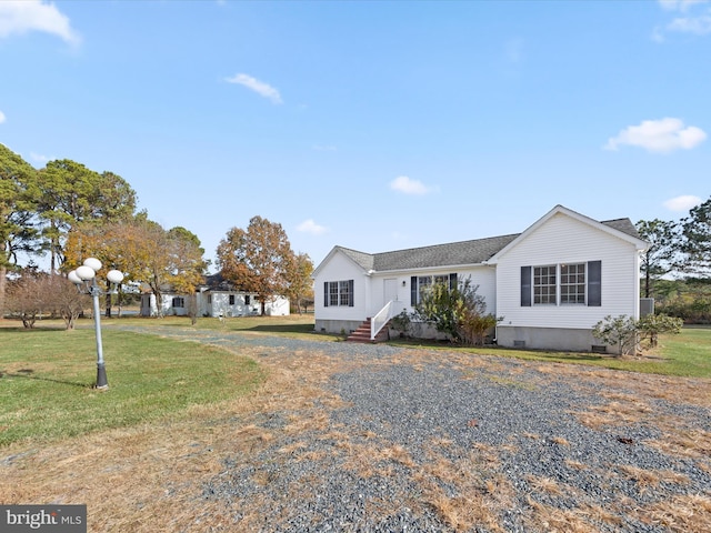 ranch-style house featuring a front lawn