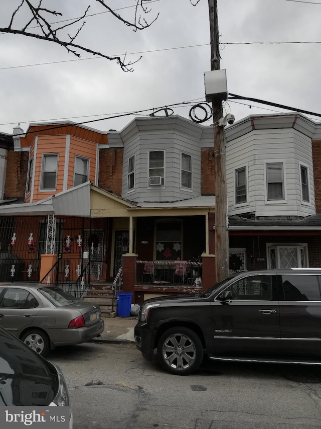 view of front facade with covered porch