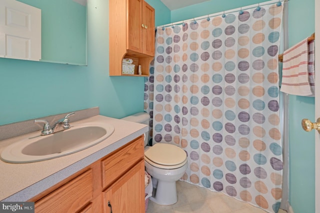 bathroom with vanity, curtained shower, and toilet