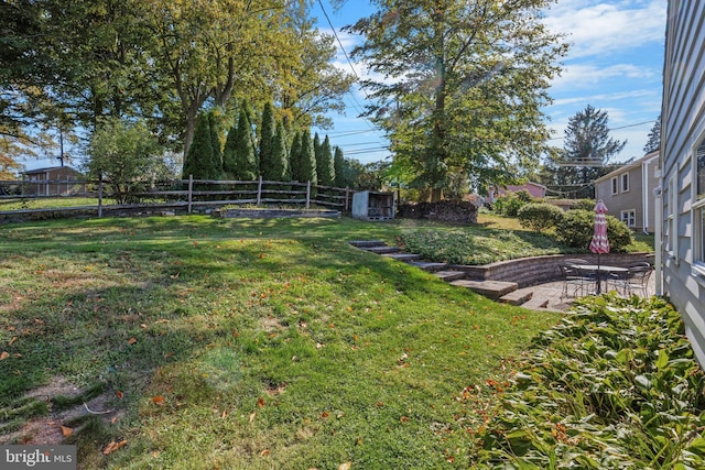 view of yard featuring a patio area