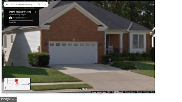 view of front of home featuring a front lawn and a garage