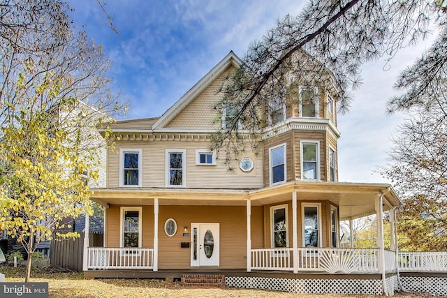 view of front of property featuring a porch