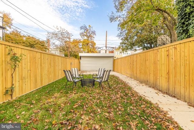 view of yard featuring a fire pit