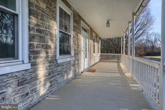 balcony featuring covered porch