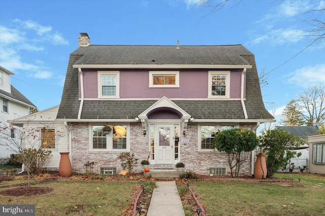 view of front of property featuring a front yard