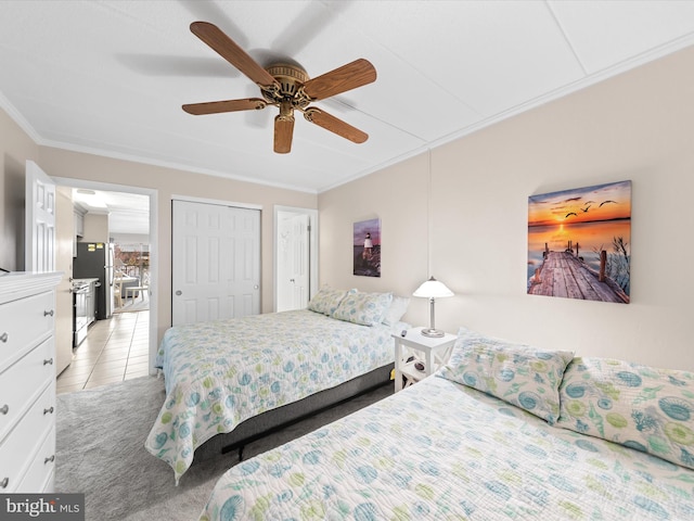 bedroom featuring stainless steel fridge, light colored carpet, ceiling fan, crown molding, and a closet