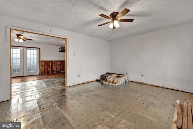 unfurnished room featuring ceiling fan and a textured ceiling