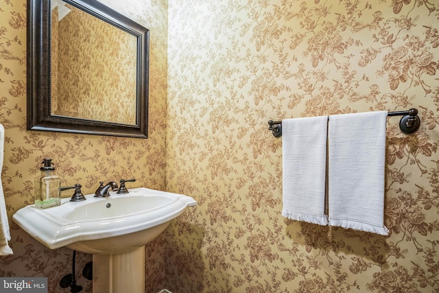 bathroom with sink