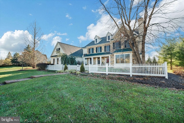 view of front of house featuring a front yard